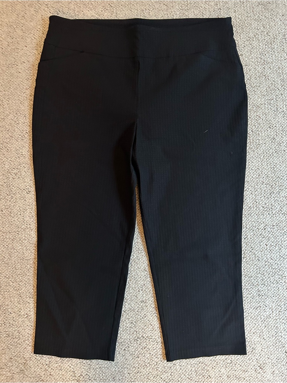 Versona Black Cropped Ponte Pull-On Ankle Pants